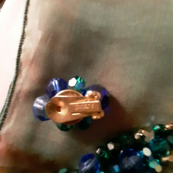 Vintage signed Hattie Carnegie 3 strand glass necklace clip earrings blue green - Picture 4 of 4